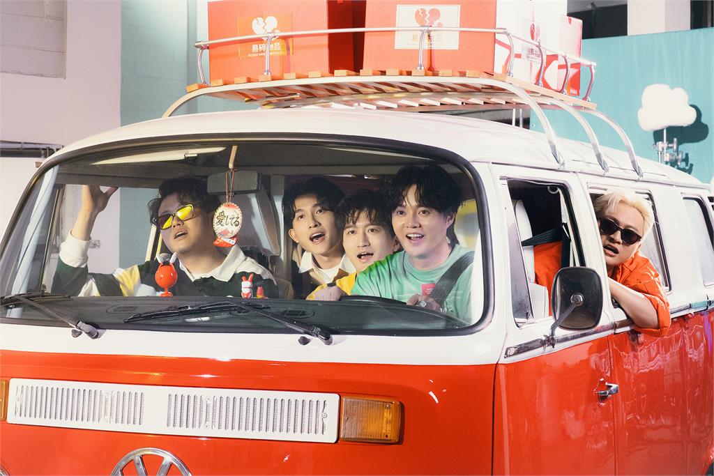 迸出台語復古浪漫新風味！許富凱直呼：與年輕樂團合作 整個人young起來