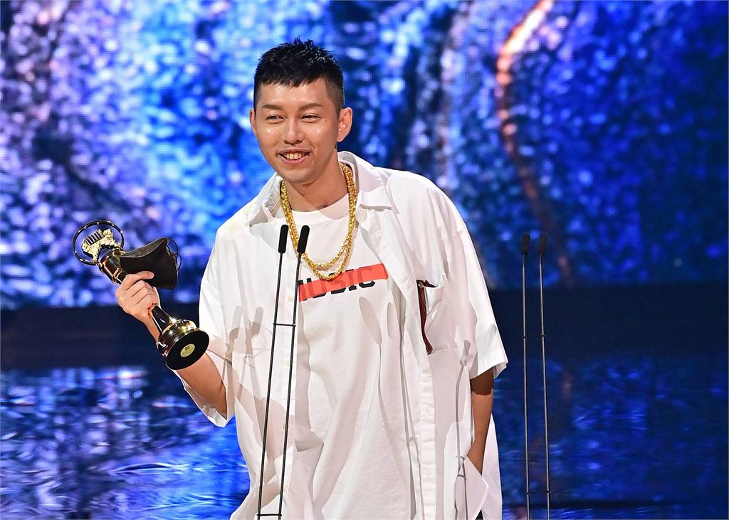 金曲32／郭婞淳、楊勇緯頒《最佳國語專輯獎》　由蛋堡二度奪獎拿下