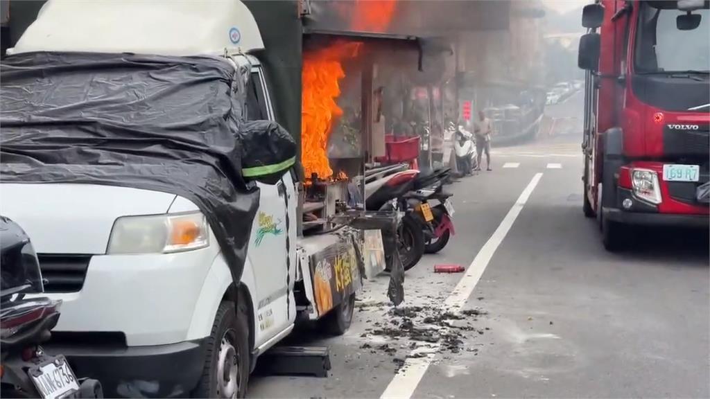 內急「忘關火」！蔥油餅車油鍋燒起來整車付之一炬