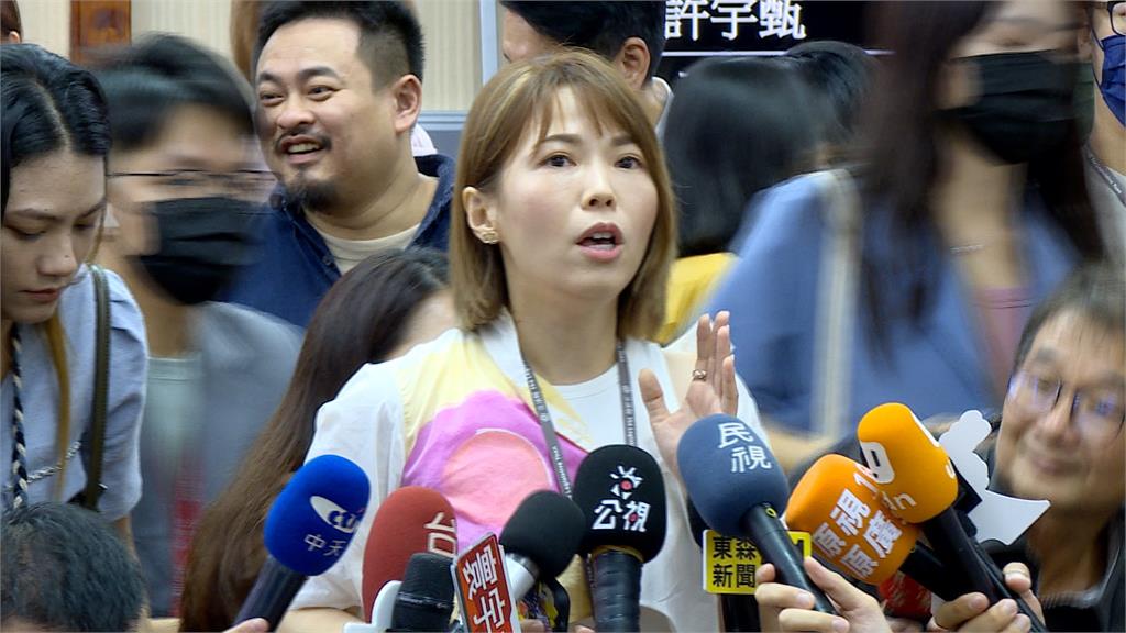 陳智菡亂入委員會開直播 王定宇怒槓:偷薪水還偷火龍果