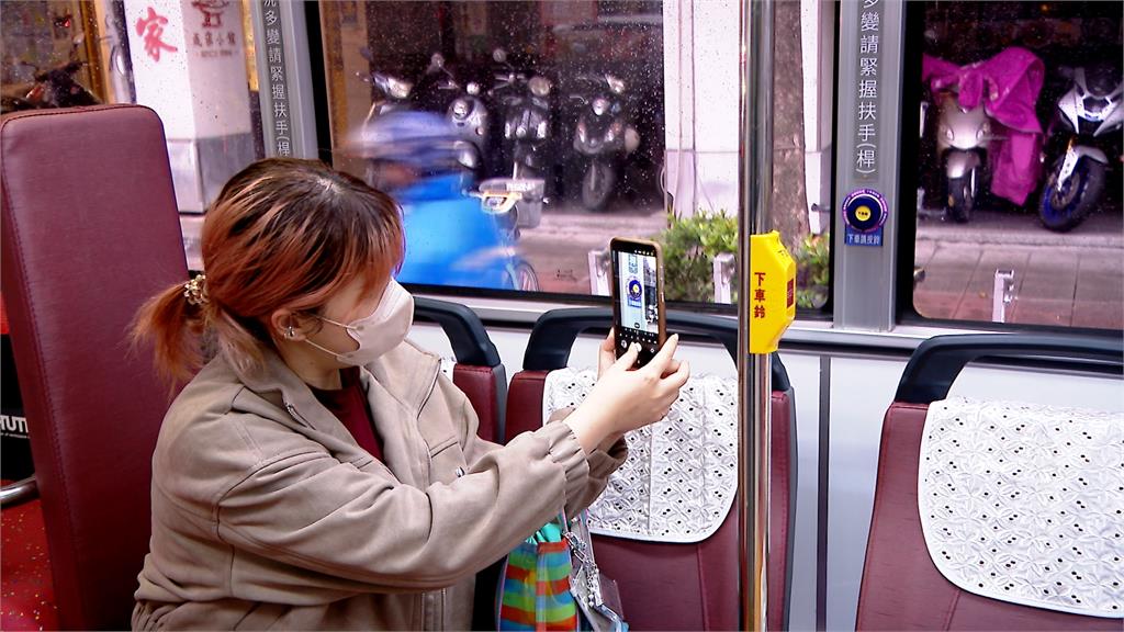 奇景！搭公車順便算命？　業者推「算命下車鈴」