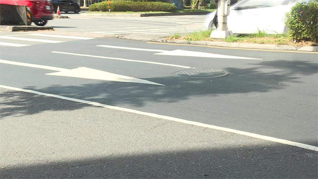 馬路上的「不定時炸彈」？　電纜短路點燃沼氣　人孔蓋爆炸嚇壞騎士