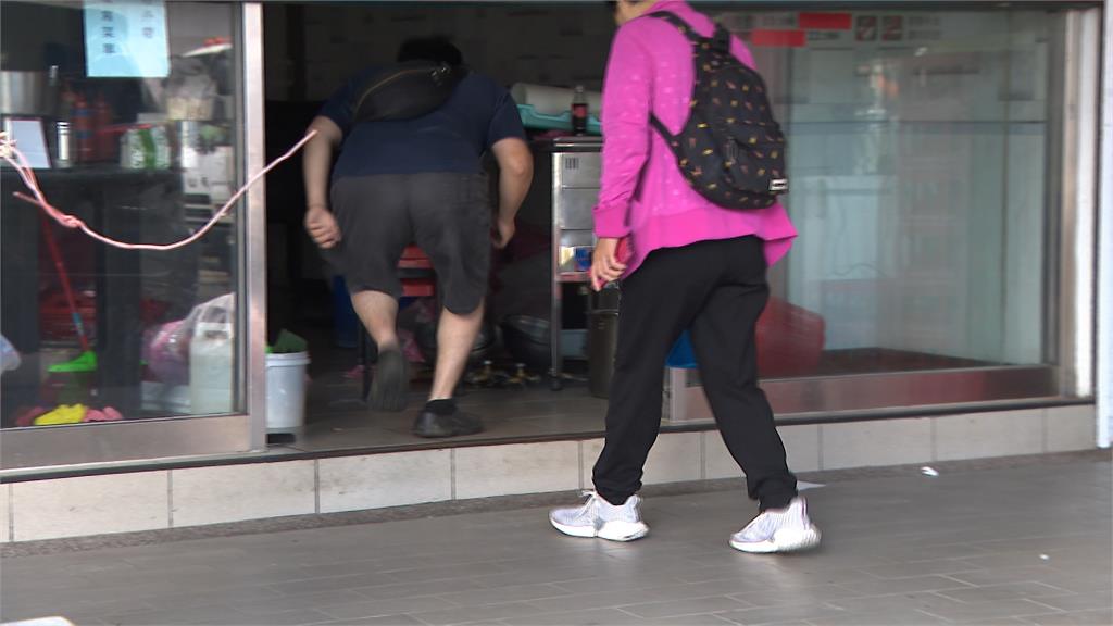 抹布水牛肉麵店確定退租歇業 收攤平息眾怒 抹布水牛肉麵店確定退租歇業 強調擰抹布水員工非兒子