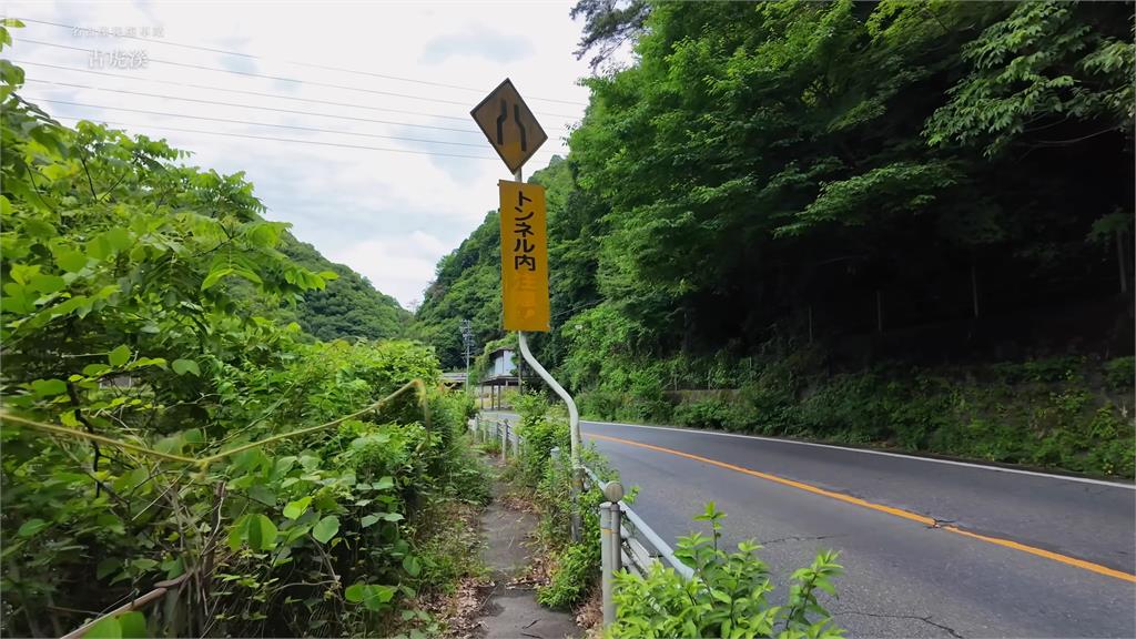 放眼望去都是廢墟！他探訪日本古虎溪車站　險入「靈異地點」網嚇爛