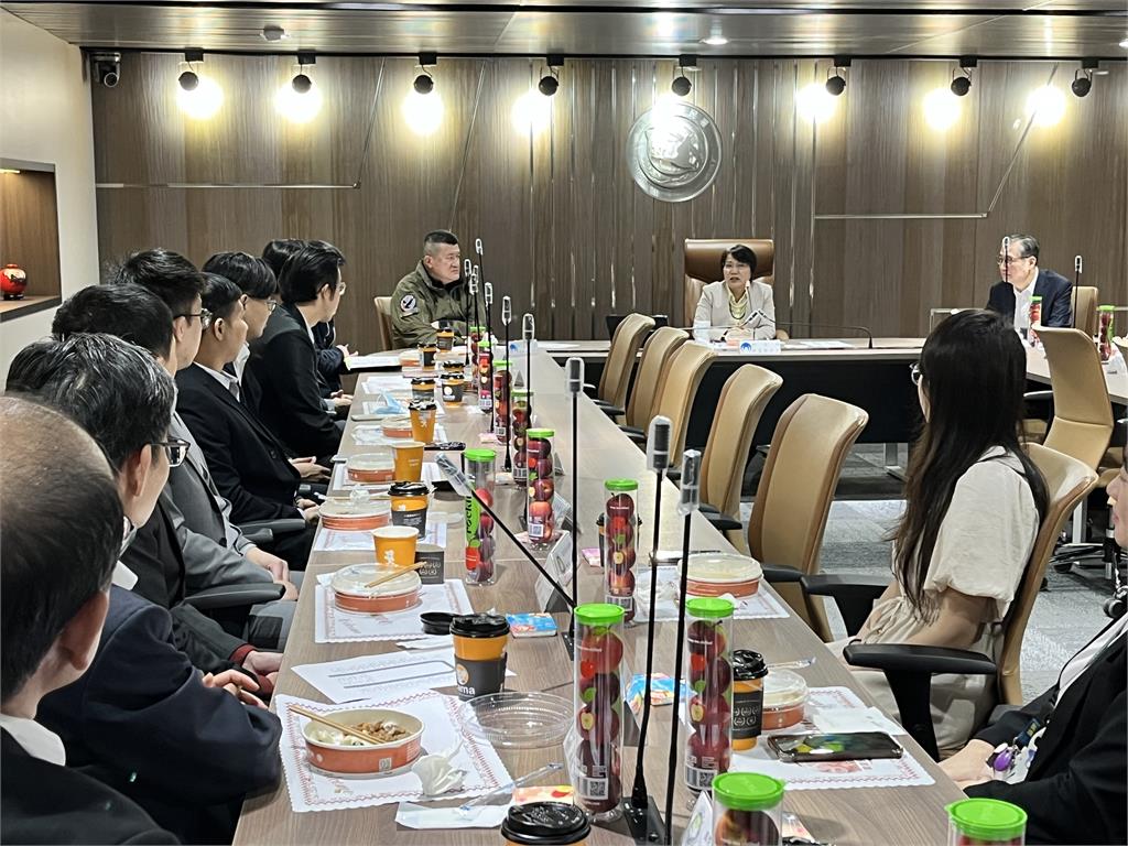 劉世芳慰勞移民官 感謝同仁齊心完成跨國遣返任務