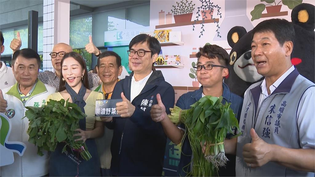 高雄夏祭新鮮市開跑! 陳其邁「狂吃水果」大讚好甜