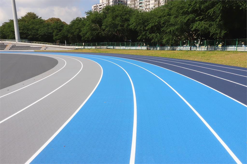 新莊田徑場全新改裝 三色跑道藏巧思 全面升級再造運動新體驗