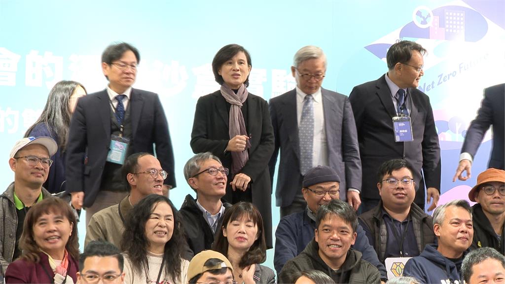 當奇兵選台北？鄭麗君稱考古題 傳推薦王世堅、吳思瑤