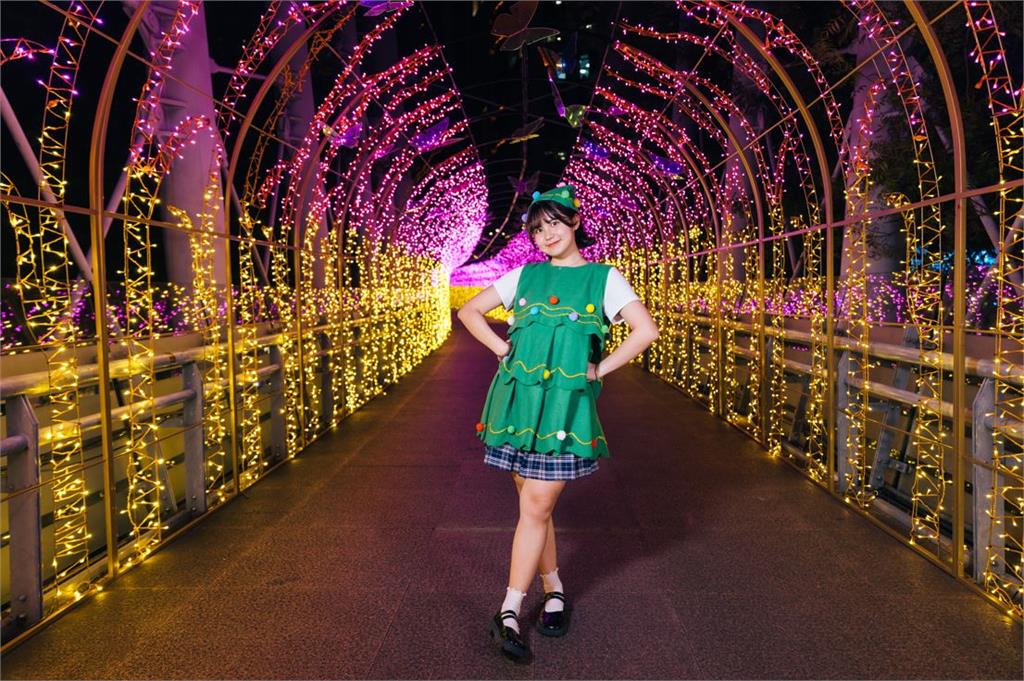 濃厚耶誕氛圍遍灑周邊 璀璨絢麗廊道奇幻登場
