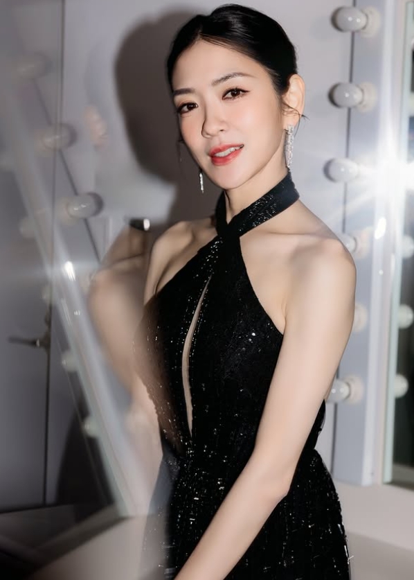 44歲女星驚傳重摔「右腿肌肉萎縮」癱坐輪椅！急入院動刀最新病況曝光