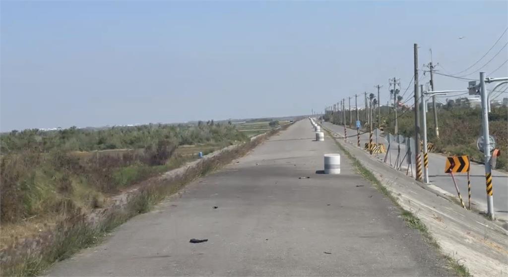 台南恐怖車禍！奥迪男「堤防上爆衝」飛上9m高架橋　「車頭斬首」當場死亡驚悚畫面曝