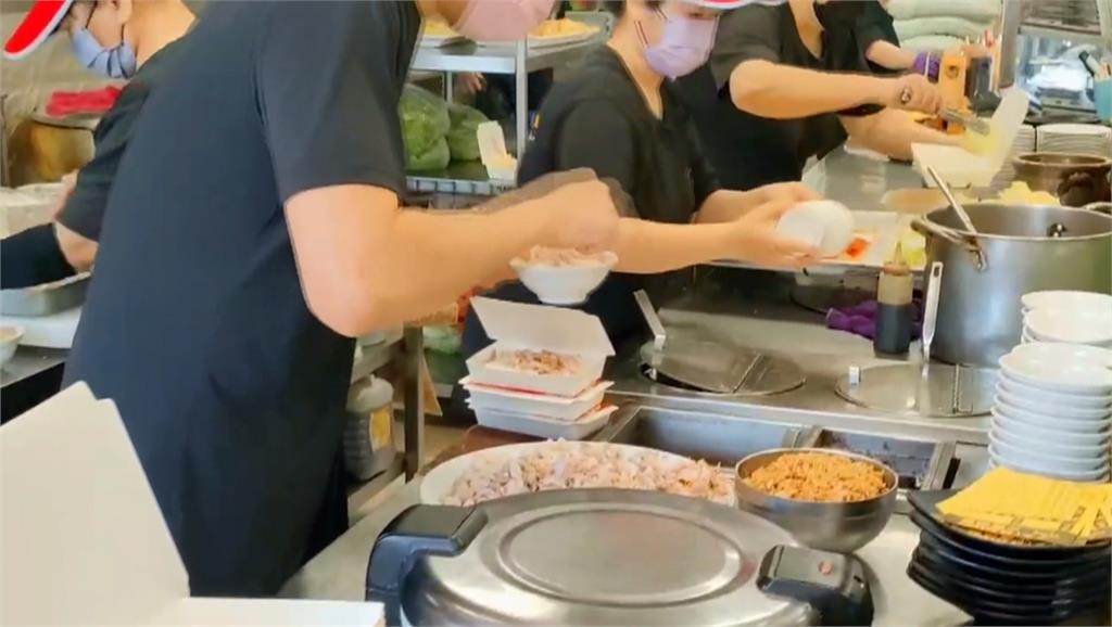 連假第二天天氣好　南部景區.美食名店人潮多