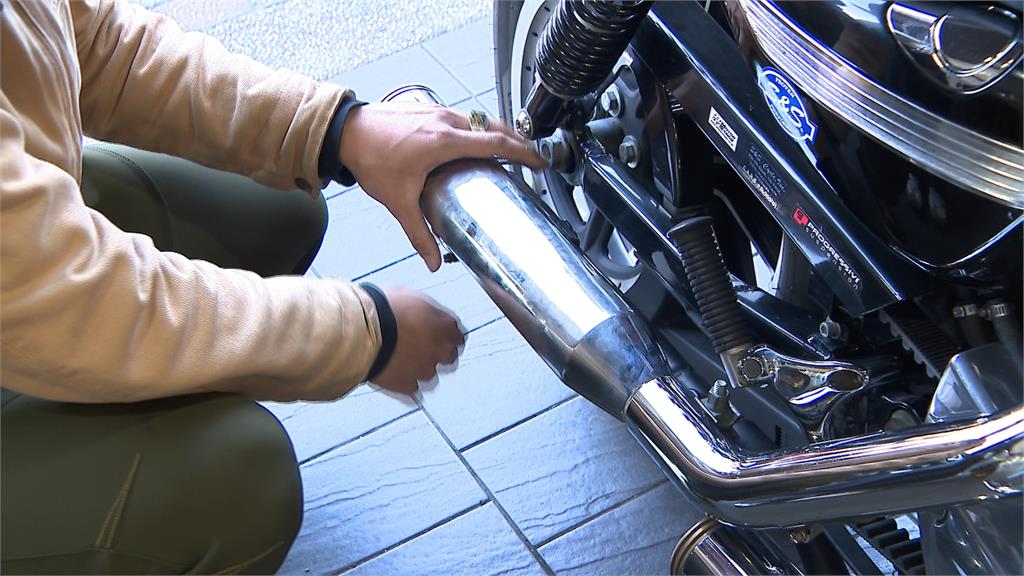 哈雷驗車遭刁難「手摸防燙蓋」 監理站致歉 網不買單:應懲處