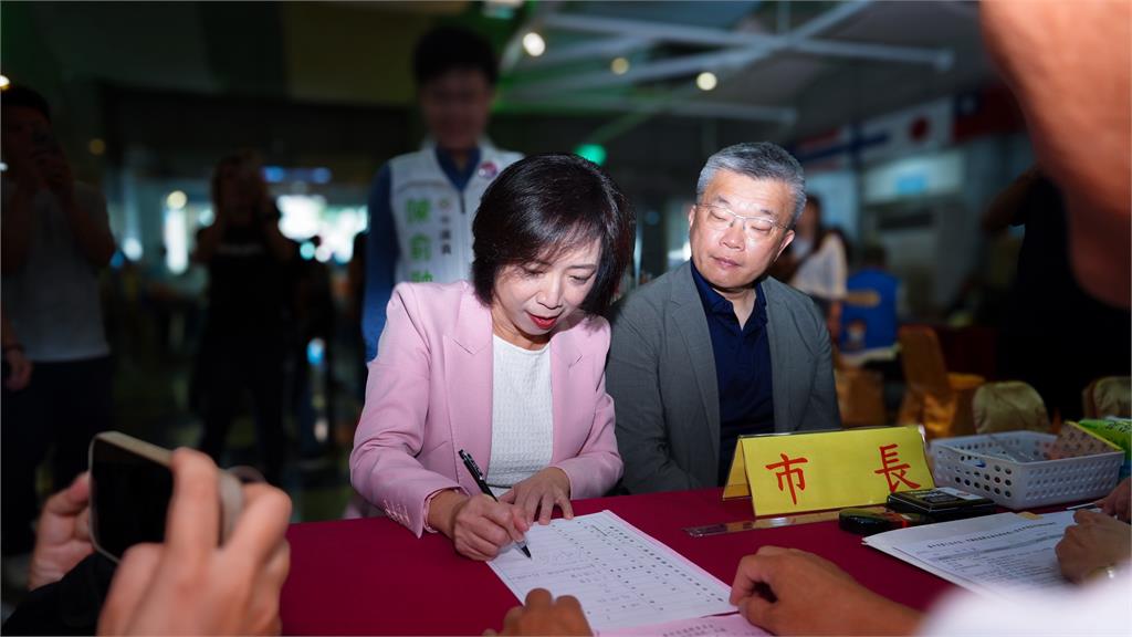 快新聞／蔡其昌陪同！何欣純登記參選　競選總部成立嘉賓曝光