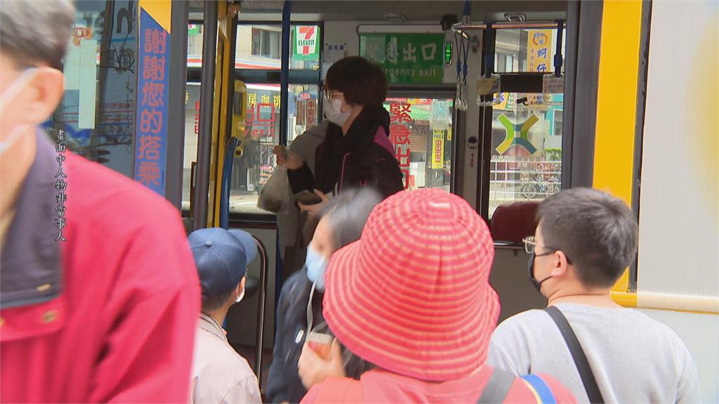 搶先解封?搭公車沒戴口罩 男不滿被司機規勸下場曝光