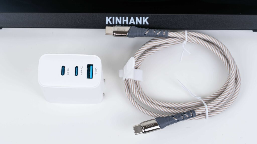「心得」Kinhank 18.4 – 不只是個攜帶螢幕，更是一台能四處跑的 4K 電視