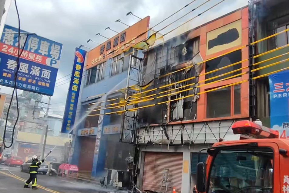 快新聞/彰化員林下午發生火警 消防隊急出動9車救援