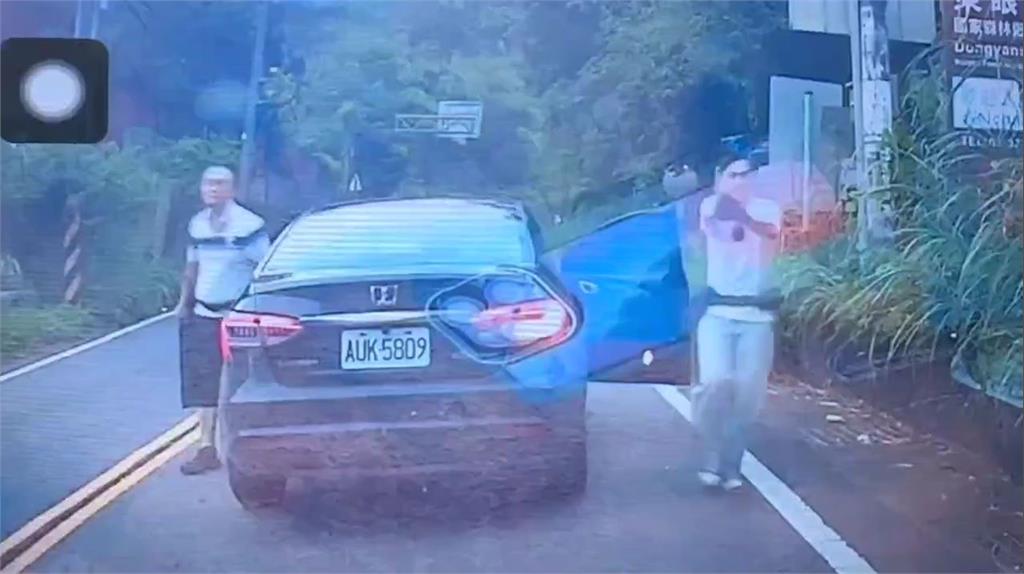 搞烏龍!警查緝山老鼠持槍攔查 全家出遊飽受驚嚇痛批執法過當