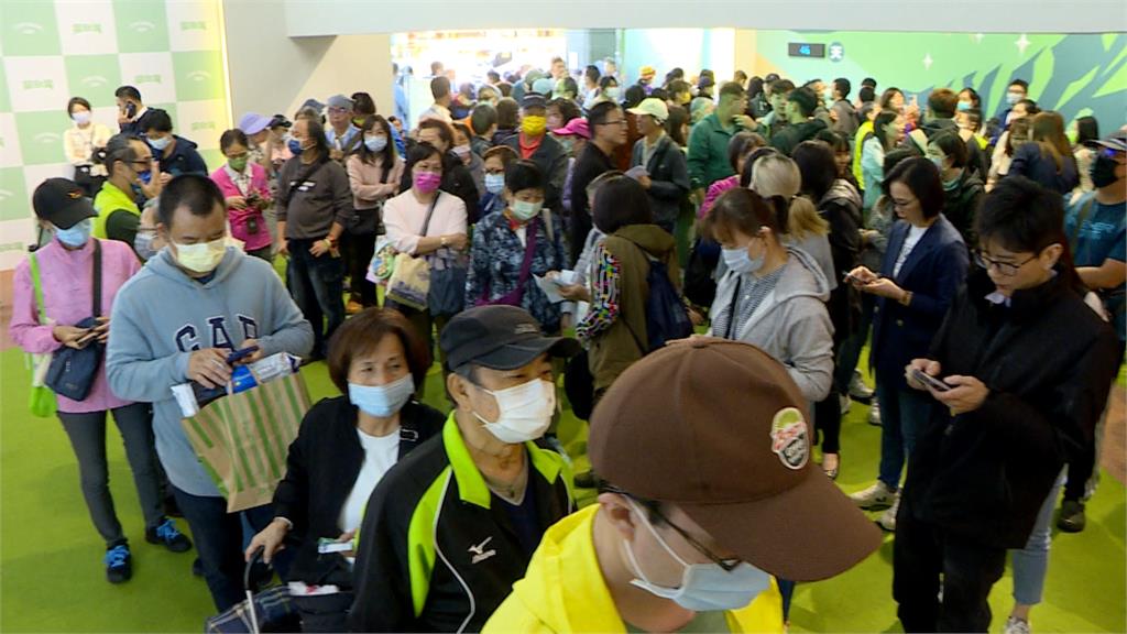 貓狗胸章超夯「支持者凌晨排隊」 賴競總:加緊讓量產多一點