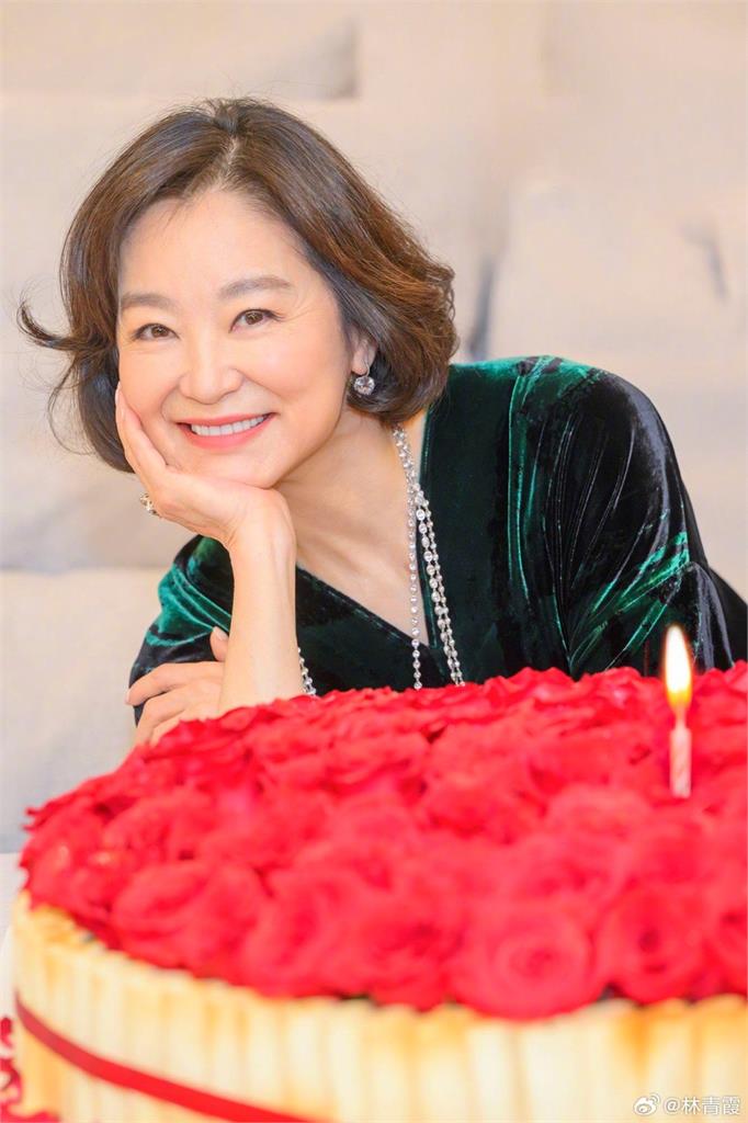 林青霞70歲了!深夜寫7字曝「驚人近況」網震驚:這就是我熬夜該看的
