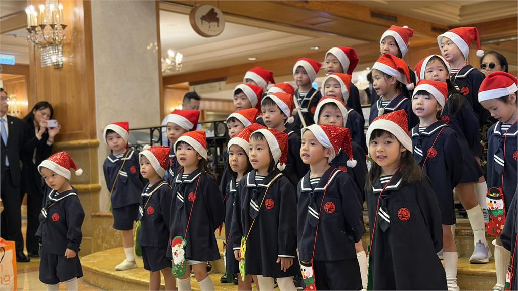 高雄漢來迎平安夜 童聲報佳音超暖心