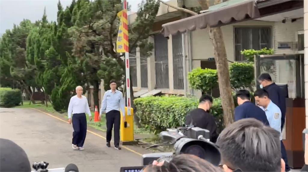 快新聞/瘦了一圈!遭押55天重獲自由 朱亞虎被問「是否行賄柯文哲」反應曝