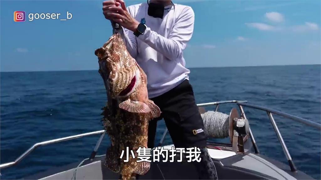 釣魚達人到檳城旅釣　遇怪物級大魚「體積相當於他一半身長」運氣爆棚