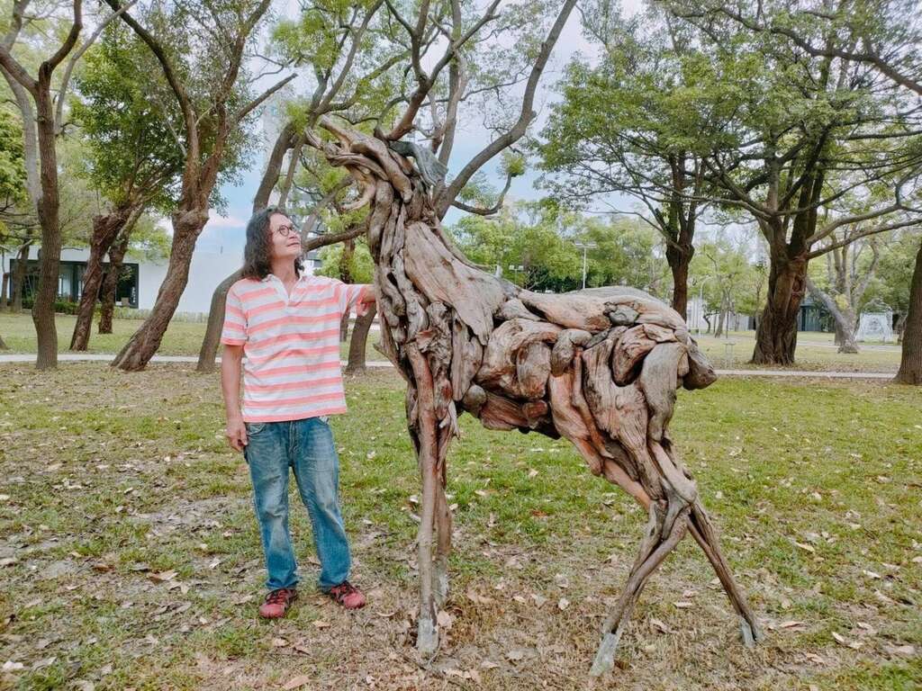 快新聞/萌萌的守護者! 壽山動物園最新打卡點2米高狐獴亮相