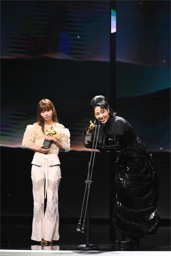 星二代王若琳走出陰霾「奪金馬」!「認了生病」 老爸王治平盼愛女振作