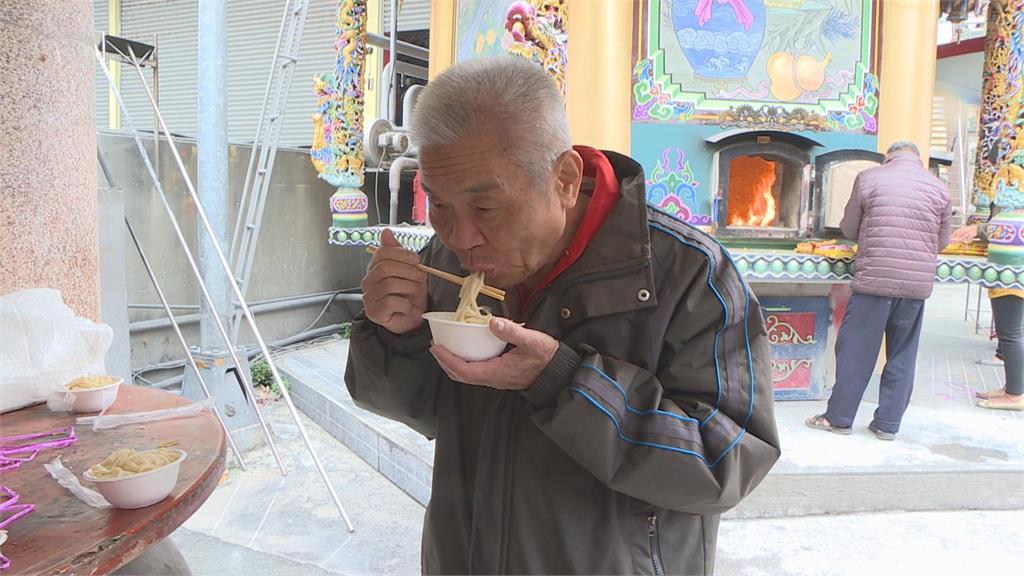 獨家／高雄武廟平安麵紅42年！民生醬油鄭惠民揭：當年常被誤認是「賣麵的」？