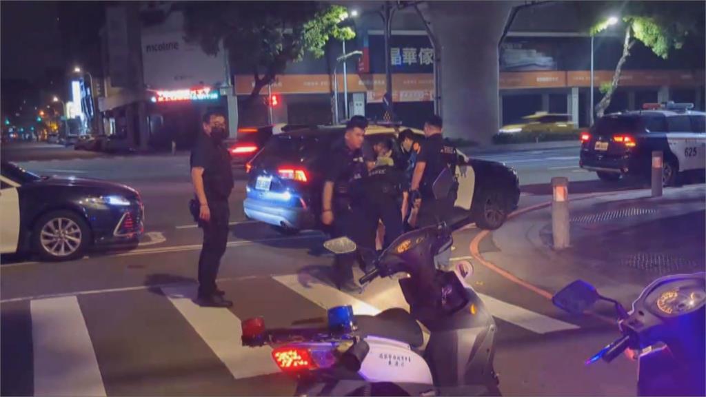 台中暴走男!半夜長按喇叭追車 莫名狂衝又急煞