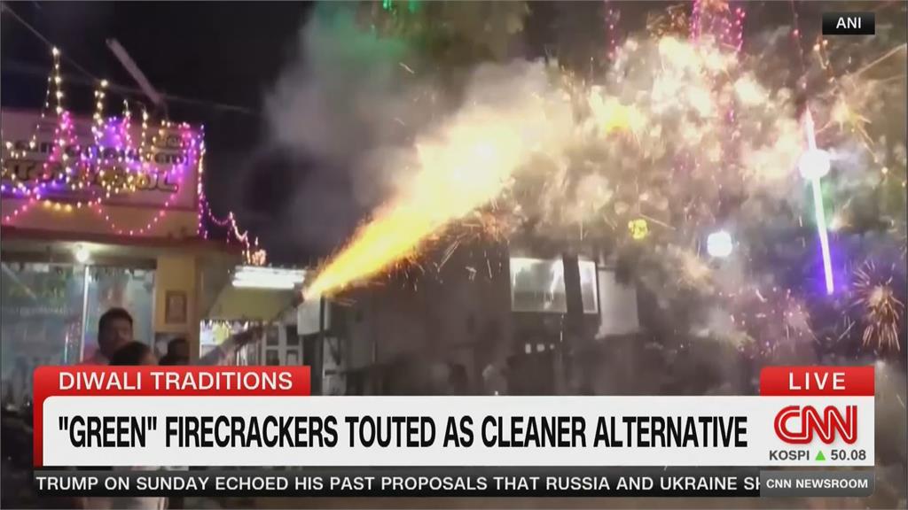 印度新德里鞭炮禁令解除　民眾放環保鞭炮慶排燈節