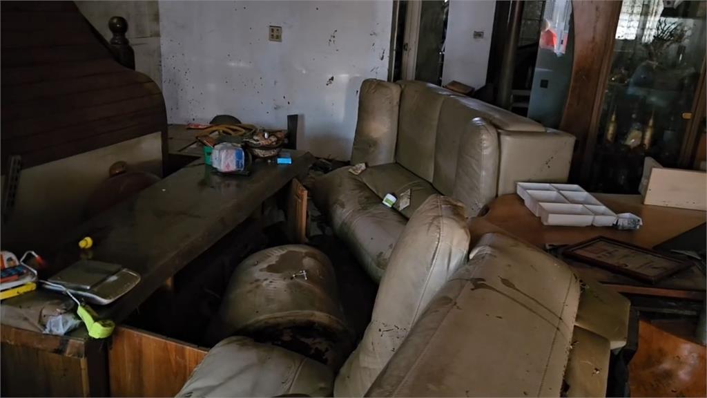 快新聞/大水漫灌!花蓮「這村莊」今晨洪水來襲 蘇澳居民打掃家園