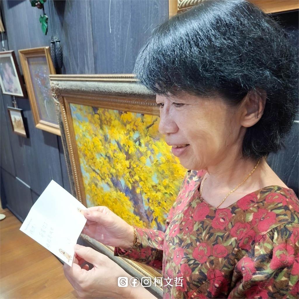 柯文哲「手寫卡片」私下送陳佩琪！她一開「秒笑出來」小草驚：真的不太好看