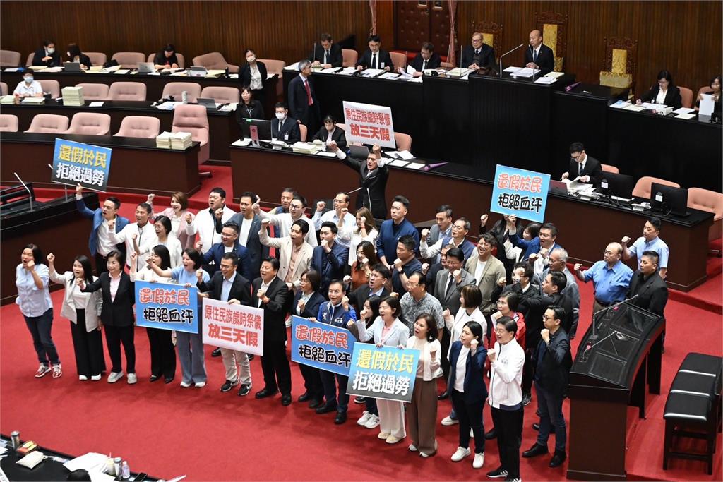 為何不挺國定假日增「4+1」天?沈伯洋給4大原因:國民黨把這2事混一起