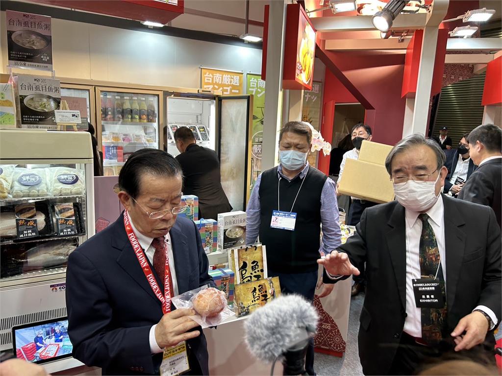 黃偉哲率隊東京食品展示急凍芒果、荔枝 謝長廷讚保鮮技術利外銷