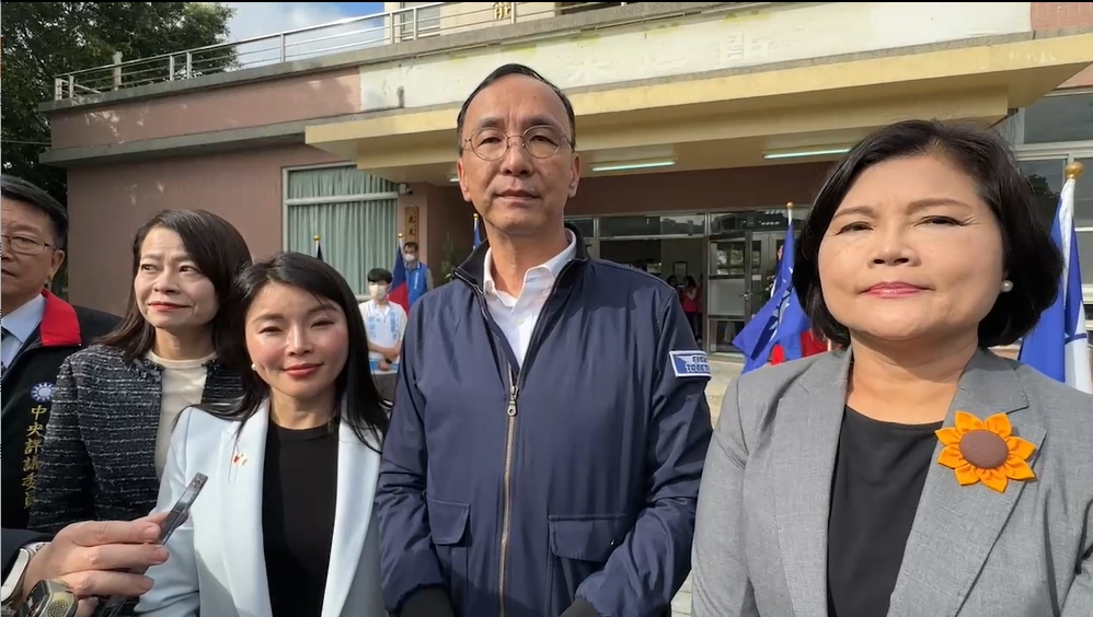 全台反藍委運動 罷免團體擺攤連署罷免藍委