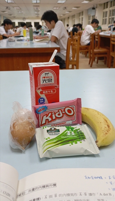 成功高中、中山女中曬超狂「晚自習點心」 網羨慕：建議重讀