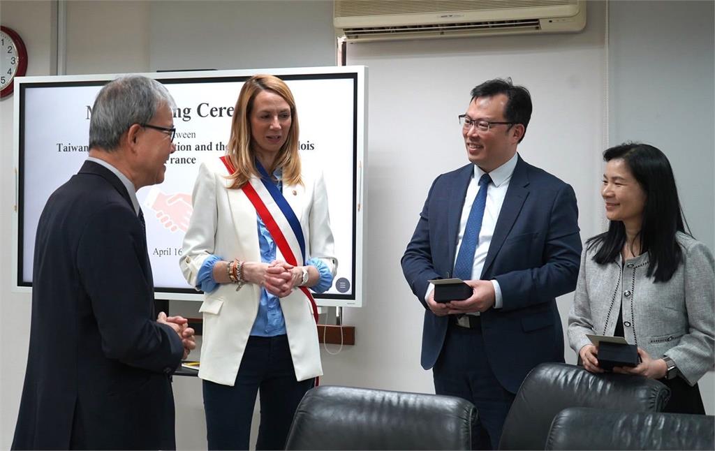綜合/法國勒瓦盧瓦市杜瑪市長訪臺 和教育部簽署教育合作協議促進交流