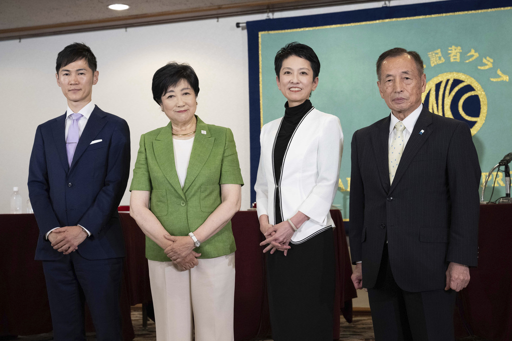 日本京都知事選舉爆亂象　女性候選人大膽「脫上衣」