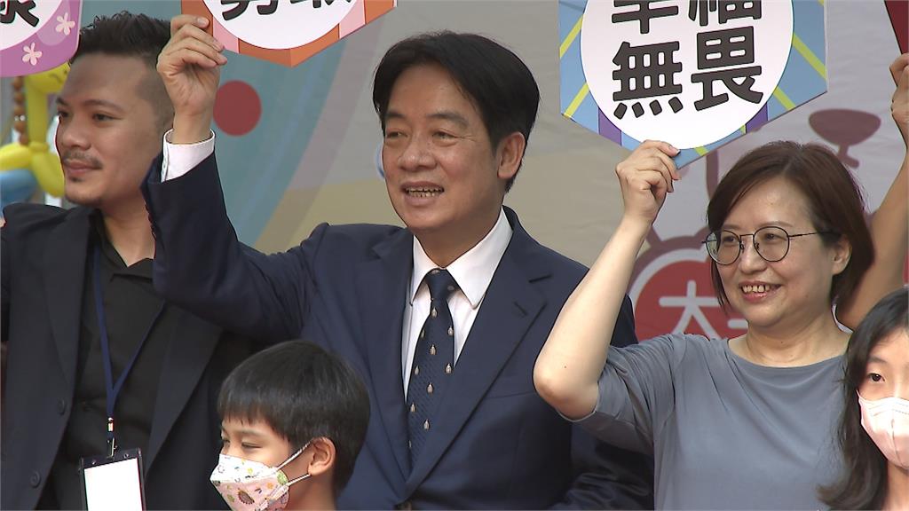 賴清德打保齡球「藍白」全倒 批侯餵藥案反應慢