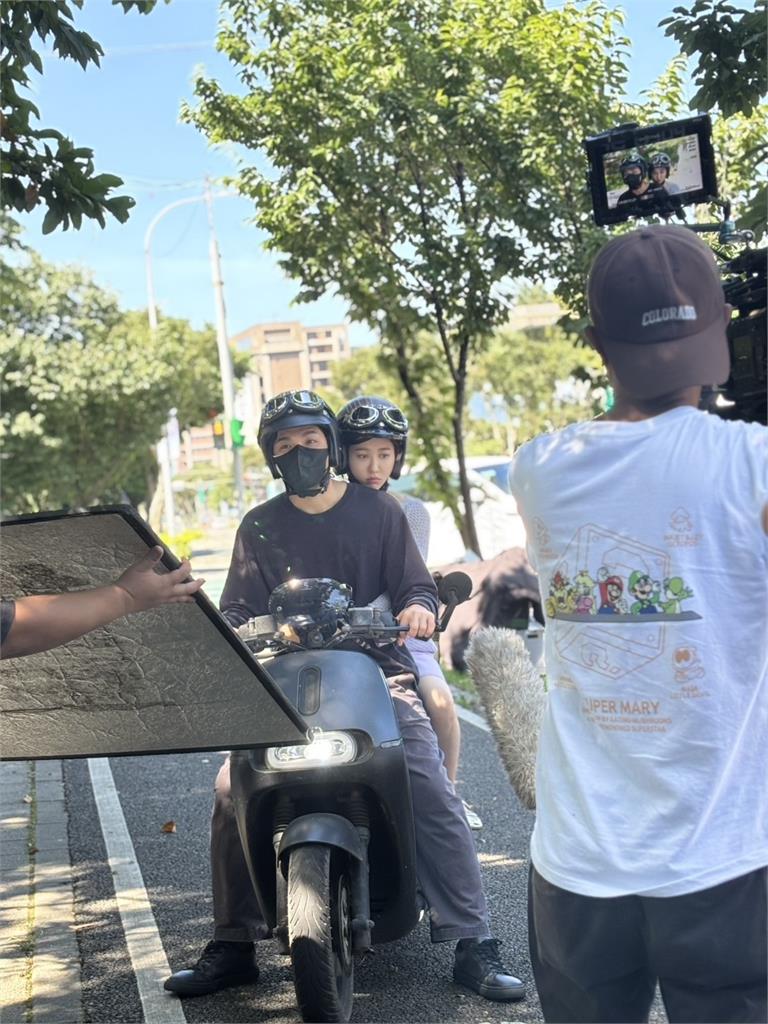 《豆腐媽媽》虐戀再升級！吳政澔毀容藏身分守護王晴　街頭相認戲拍到「含淚輪迴」