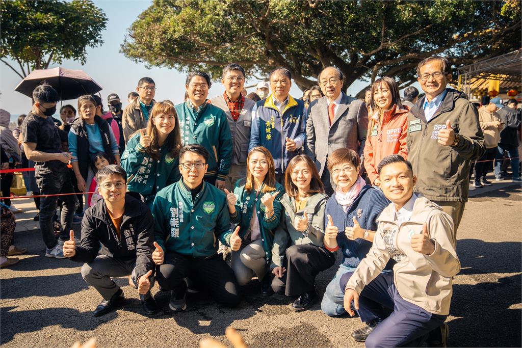 快新聞/合體柯建銘!賴總統新竹拜廟人氣夯 林志潔捎喜訊:雙罷連署都破萬