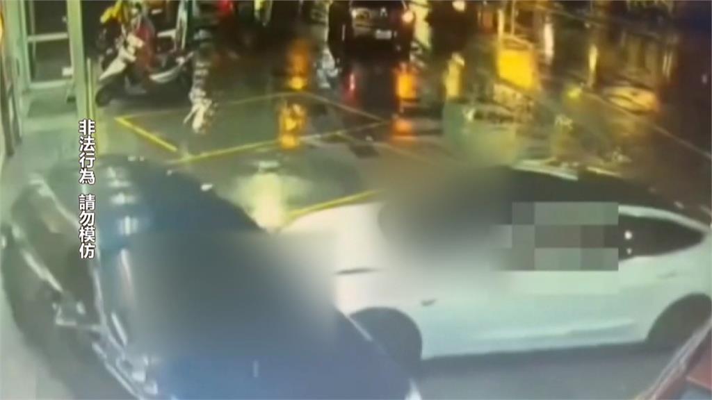 感情糾紛談判破裂 妻搭友人車輛 丈夫竟開車連續碰撞