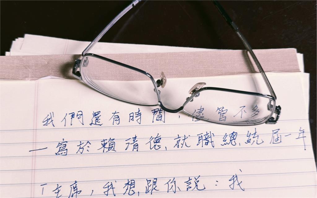 總統就職滿週年!黃國昌3000字痛批賴清德…網「見1圖」歪樓酸:字好醜