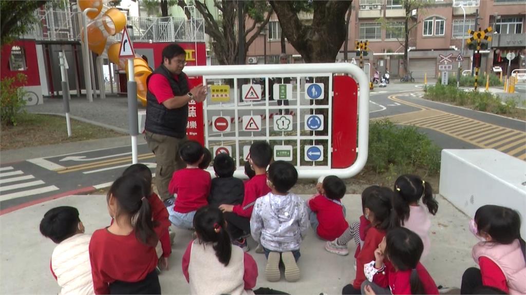 台南光賢交通公園 迷你路口超吸睛! 盼孩童遊戲中學習交通知識