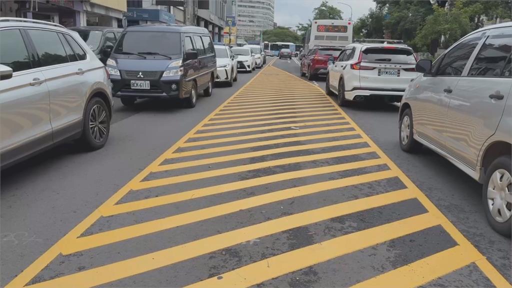 雨天自摔？台中女臉朝下趴臥馬路　民眾嚇壞：以為命案
