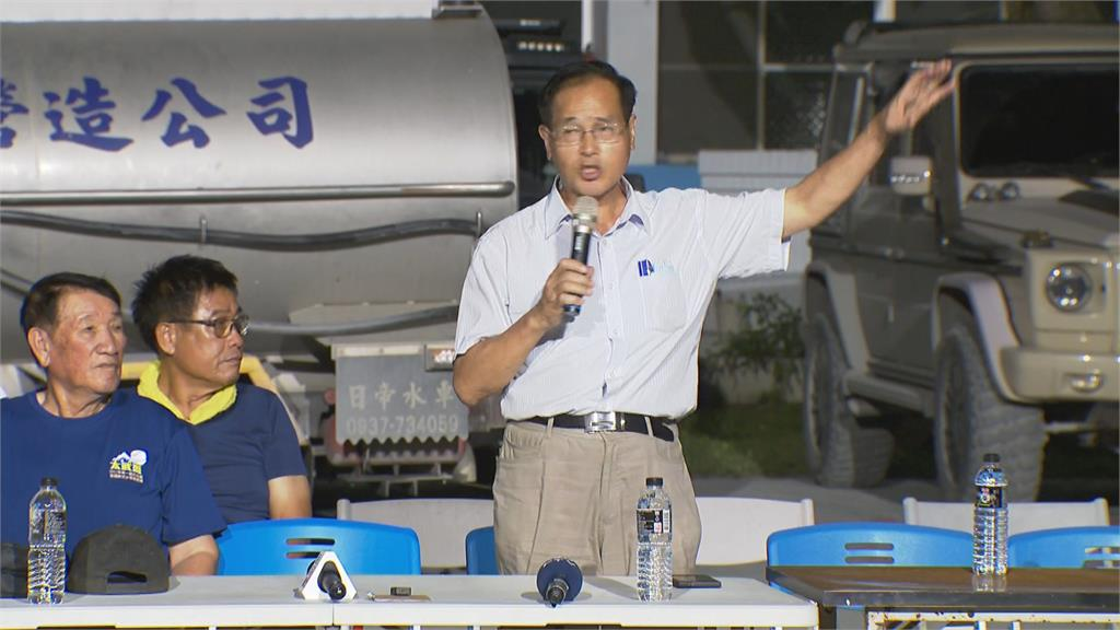 鄭天財遭嗆「別政見發表」惱羞吼災民：你先聽一下！民眾怒翻臉走人衝突畫面曝