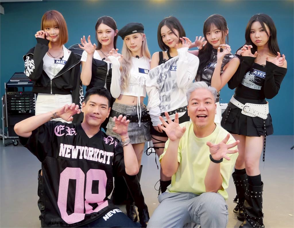 「幻藍小熊」采甄〈BADASS〉耍性感蹲下自稱「老了」!團長XXIN徒手抓蟑螂