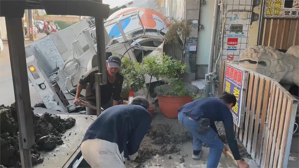 案情大逆轉! 大寮水泥車陷天坑 非側溝老舊釀禍「因為這原因」